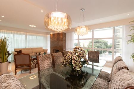 Apartamento para alugar com 233m², 4 quartos e 2 vagas Apartamento para alugar com 233m², 4 quartos e 2 vagasSala