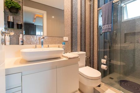 Apartamento para alugar com 233m², 4 quartos e 2 vagas Apartamento para alugar com 233m², 4 quartos e 2 vagasBanheiro da Suíte 1