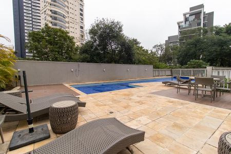 Apartamento para alugar com 233m², 4 quartos e 2 vagas Apartamento para alugar com 233m², 4 quartos e 2 vagasÁrea comum - Piscina