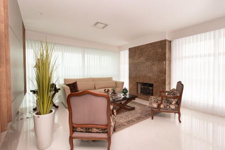 Apartamento para alugar com 233m², 4 quartos e 2 vagas Apartamento para alugar com 233m², 4 quartos e 2 vagasSala