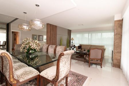 Apartamento para alugar com 233m², 4 quartos e 2 vagas Apartamento para alugar com 233m², 4 quartos e 2 vagasSala