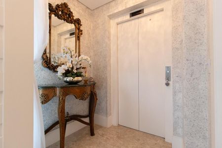 Apartamento para alugar com 233m², 4 quartos e 2 vagas Apartamento para alugar com 233m², 4 quartos e 2 vagasHall social