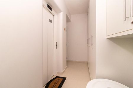 Apartamento para alugar com 233m², 4 quartos e 2 vagas Apartamento para alugar com 233m², 4 quartos e 2 vagasDespensa