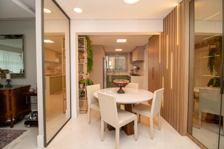Apartamento para alugar com 233m², 4 quartos e 2 vagas Apartamento para alugar com 233m², 4 quartos e 2 vagasCozinha - Armários