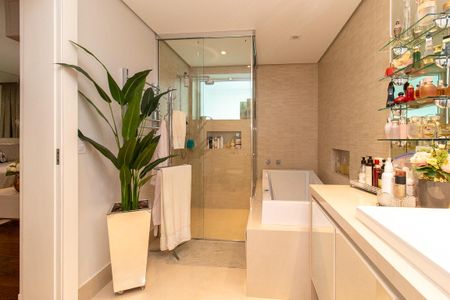 Apartamento para alugar com 233m², 4 quartos e 2 vagas Apartamento para alugar com 233m², 4 quartos e 2 vagasBanheiro da Suíte 3