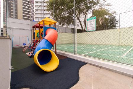 Apartamento para alugar com 233m², 4 quartos e 2 vagas Apartamento para alugar com 233m², 4 quartos e 2 vagasÁrea comum - Playground