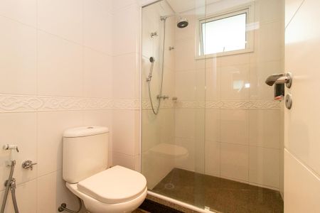 Apartamento para alugar com 233m², 4 quartos e 2 vagas Apartamento para alugar com 233m², 4 quartos e 2 vagasBanheiro da Suíte 2