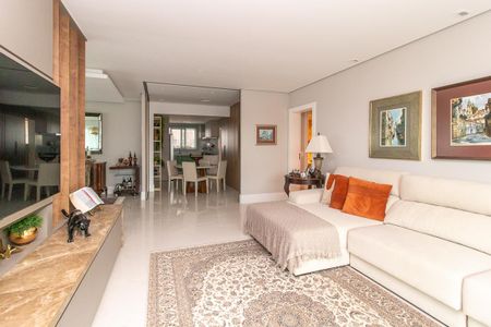 Apartamento para alugar com 233m², 4 quartos e 2 vagas Apartamento para alugar com 233m², 4 quartos e 2 vagasSala de TV