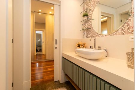 Apartamento para alugar com 233m², 4 quartos e 2 vagas Apartamento para alugar com 233m², 4 quartos e 2 vagasBanheiro da Suíte 2