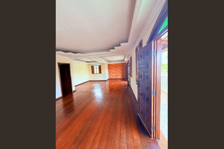 Casa para alugar com 200m², 3 quartos e 2 vagas Casa para alugar com 200m², 3 quartos e 2 vagasSala