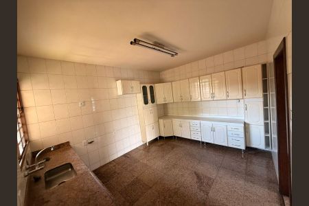 Casa para alugar com 200m², 3 quartos e 2 vagas Casa para alugar com 200m², 3 quartos e 2 vagasCozinha