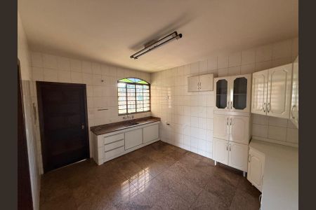 Casa para alugar com 200m², 3 quartos e 2 vagas Casa para alugar com 200m², 3 quartos e 2 vagasCozinha