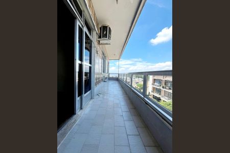 Apartamento à venda com 110m², 3 quartos e 2 vagas Apartamento à venda com 110m², 3 quartos e 2 vagasVaranda