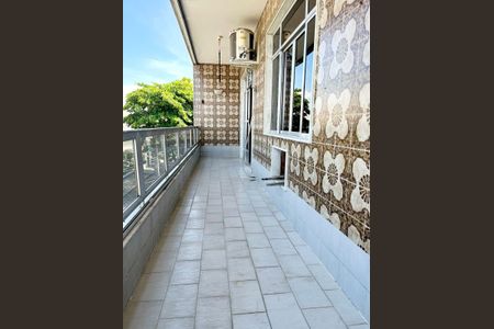Apartamento à venda com 110m², 3 quartos e 2 vagas Apartamento à venda com 110m², 3 quartos e 2 vagasVaranda