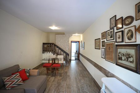 Casa para alugar com 95m², 2 quartos e 2 vagasSala