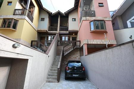 Casa para alugar com 95m², 2 quartos e 2 vagasFachada