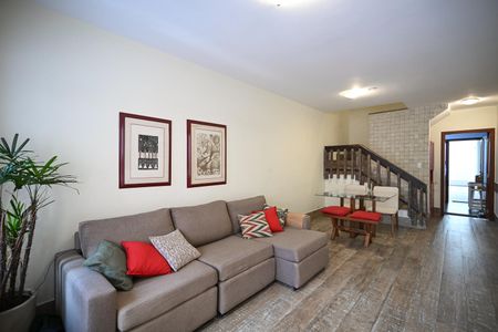 Casa para alugar com 95m², 2 quartos e 2 vagasSala