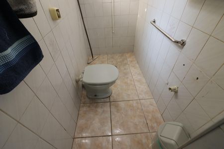 Banheiro da Suíte 1 de casa para alugar com 3 quartos, 216m² em Iapi, Osasco