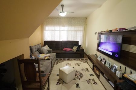 Sala de casa para alugar com 3 quartos, 216m² em Iapi, Osasco