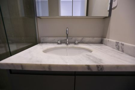 Apartamento para alugar com 70m², 2 quartos e 2 vagas Apartamento para alugar com 70m², 2 quartos e 2 vagasBanheiro