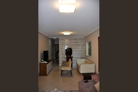 Casa à venda com 210m², 4 quartos e 4 vagasDetalhe - Sala