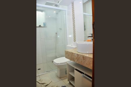 Casa à venda com 210m², 4 quartos e 4 vagasDetalhe - Banheiro Social