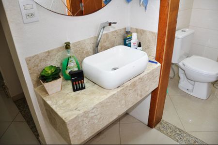 Casa à venda com 210m², 4 quartos e 4 vagasDetalhe - Lavabo