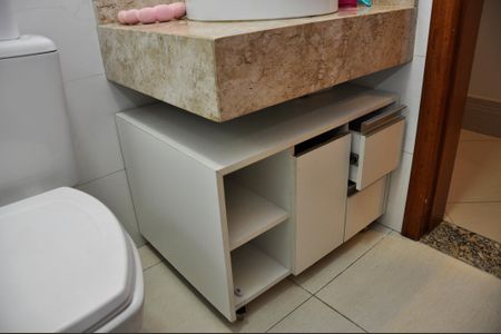 Casa à venda com 210m², 4 quartos e 4 vagasDetalhe - Banheiro Social