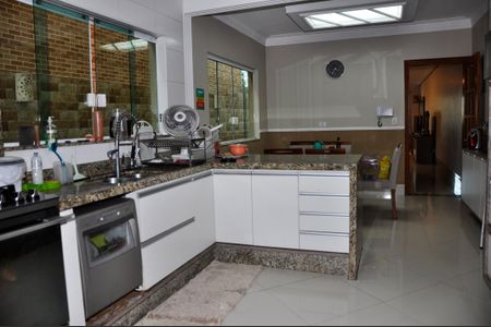 Casa à venda com 210m², 4 quartos e 4 vagasDetalhe - Cozinha