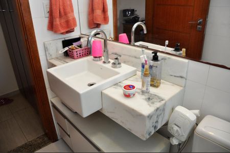 Casa à venda com 210m², 4 quartos e 4 vagasDetalhe - Suíte