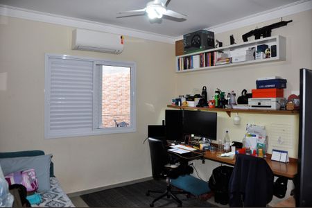 Casa à venda com 210m², 4 quartos e 4 vagasDetalhe - Quarto 04 com Suíte