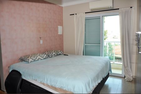 Casa à venda com 210m², 4 quartos e 4 vagasDetalhe - Quarto 01 com Suíte e Varanda