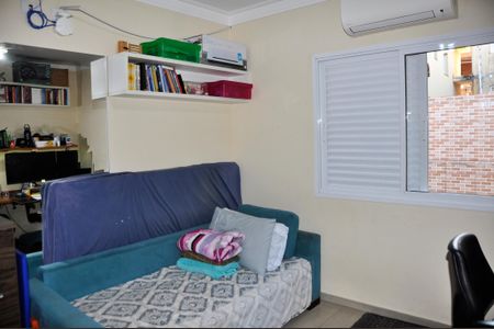 Casa à venda com 210m², 4 quartos e 4 vagasDetalhe - Quarto 04 com Suíte