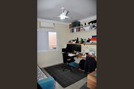 Casa à venda com 210m², 4 quartos e 4 vagasDetalhe - Quarto 04 com Suíte