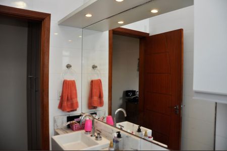 Casa à venda com 210m², 4 quartos e 4 vagasDetalhe - Suíte