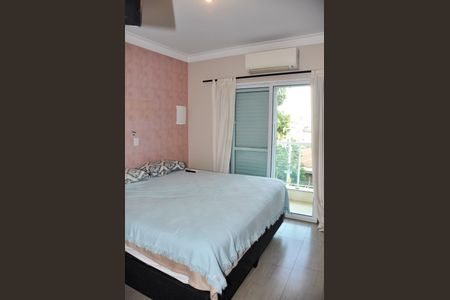 Casa à venda com 210m², 4 quartos e 4 vagasDetalhe - Quarto 01 com Suíte e Varanda