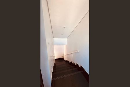 Apartamento à venda com 113m², 3 quartos e 1 vaga Apartamento à venda com 113m², 3 quartos e 1 vagaEscada
