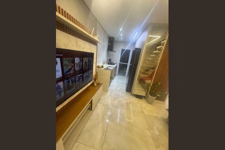Sala de casa de condomínio para alugar com 2 quartos, 50m² em Chácara Ondas Verdes, Cotia