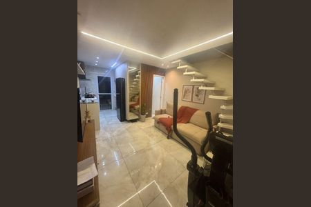 Sala de casa de condomínio para alugar com 2 quartos, 50m² em Chácara Ondas Verdes, Cotia