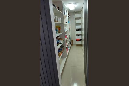 Apartamento à venda com 180m², 3 quartos e 3 vagas Apartamento à venda com 180m², 3 quartos e 3 vagasClost
