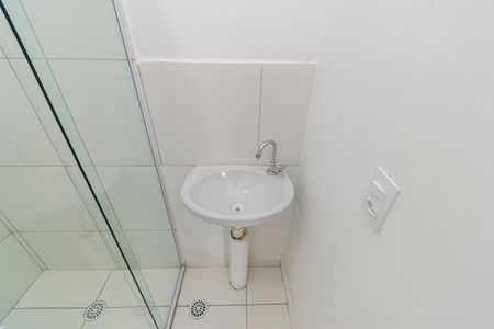 Banheiro de apartamento para alugar com 2 quartos, 38m² em Bonsucesso, Rio de Janeiro