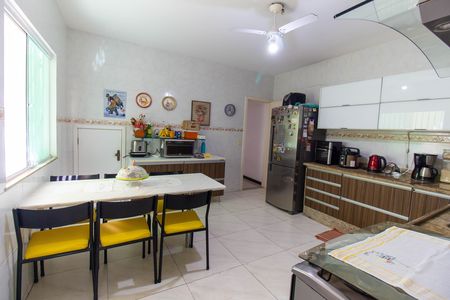 Casa de condomínio para alugar com 280m², 5 quartos e 2 vagas