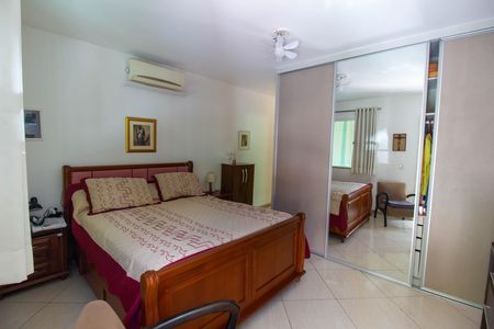 Casa de condomínio para alugar com 280m², 5 quartos e 2 vagas