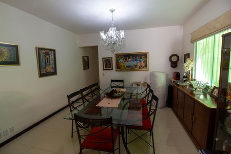 Casa de condomínio para alugar com 280m², 5 quartos e 2 vagas