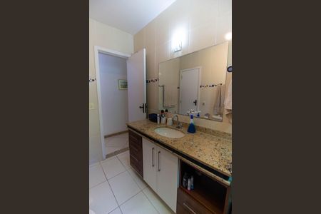 Casa de condomínio para alugar com 280m², 5 quartos e 2 vagas