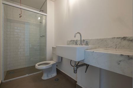 Apartamento para alugar com 91m², 2 quartos e 1 vaga Apartamento para alugar com 91m², 2 quartos e 1 vagaBanheiro da Suíte 1