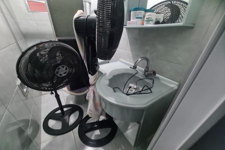 Casa à venda com 164m², 3 quartos e 3 vagasBanheiro 2