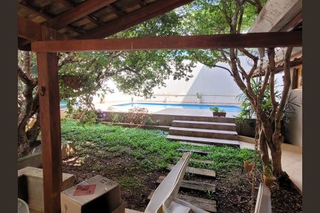 Casa à venda com 480m², 4 quartos e 2 vagas Casa à venda com 480m², 4 quartos e 2 vagasÁrea externa