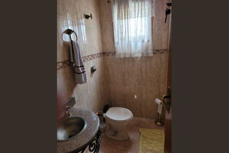 Casa à venda com 480m², 4 quartos e 2 vagas Casa à venda com 480m², 4 quartos e 2 vagasBanheiro