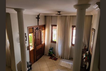 Casa à venda com 480m², 4 quartos e 2 vagas Casa à venda com 480m², 4 quartos e 2 vagasHall de Entrada